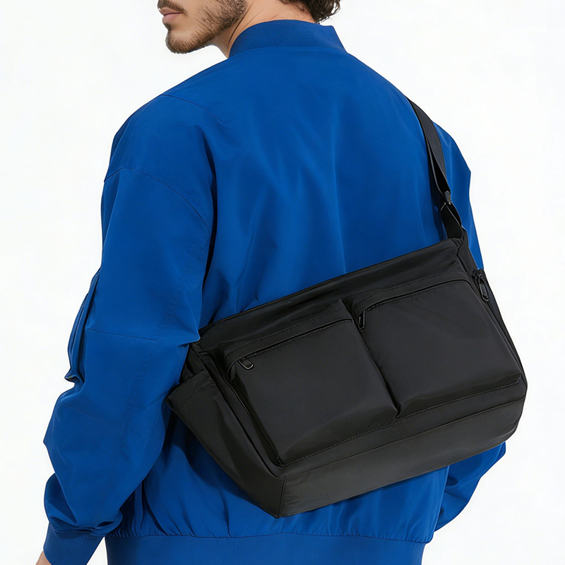 Nouveau Sac Bandoulière Léger  - Street Fashion Men 2025 avis et prix
